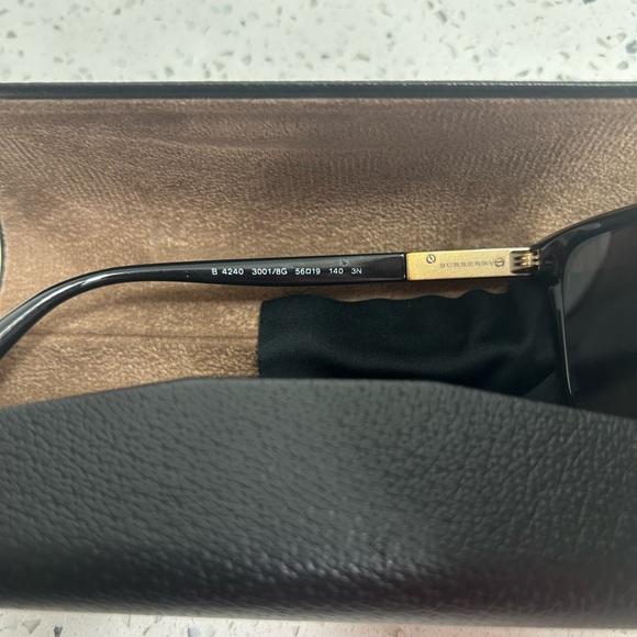 Burberry Sunglasses - Picture 6 of 6